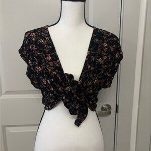 American Eagle black/pink floral cropped front tie blouse size M